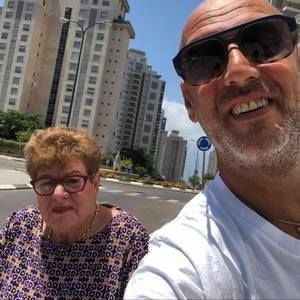 Meet your Posher, Alon